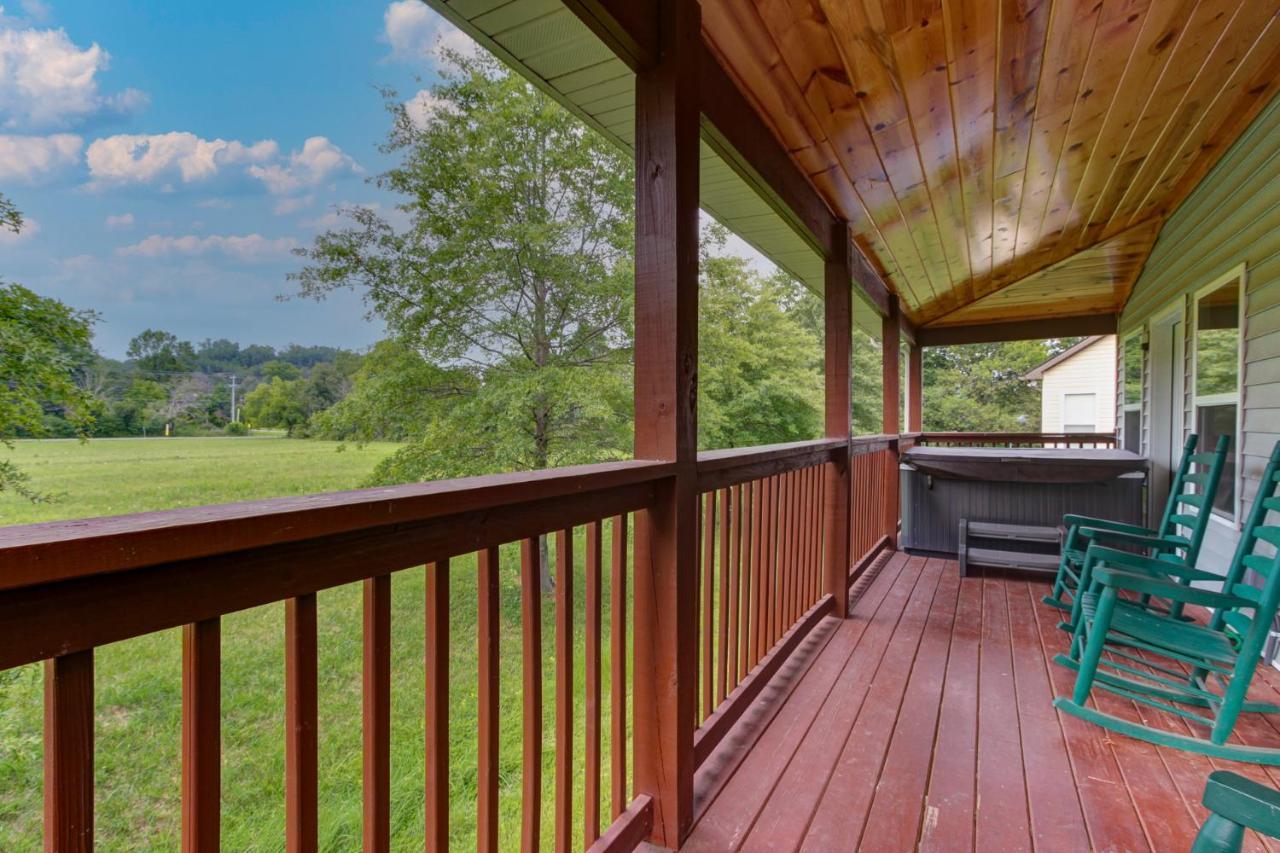 3 Master Bedrooms - Sleeps 10 - Location - Game Room - Hot Tub Pigeon Forge Exterior foto