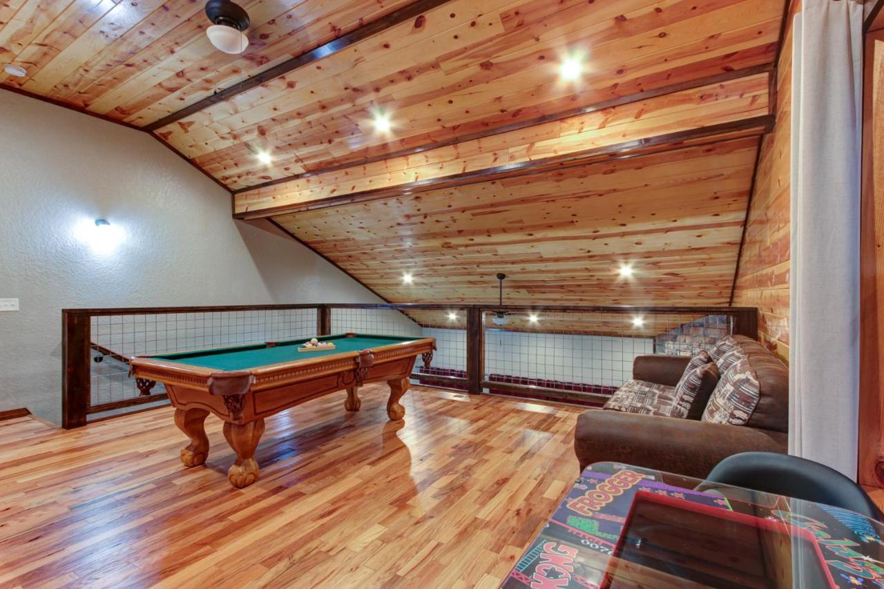 3 Master Bedrooms - Sleeps 10 - Location - Game Room - Hot Tub Pigeon Forge Exterior foto