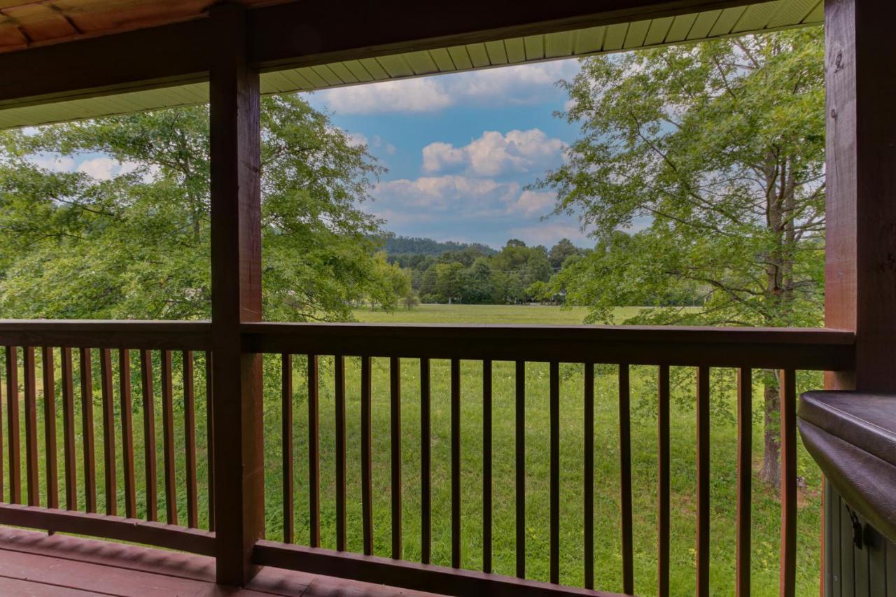 3 Master Bedrooms - Sleeps 10 - Location - Game Room - Hot Tub Pigeon Forge Exterior foto