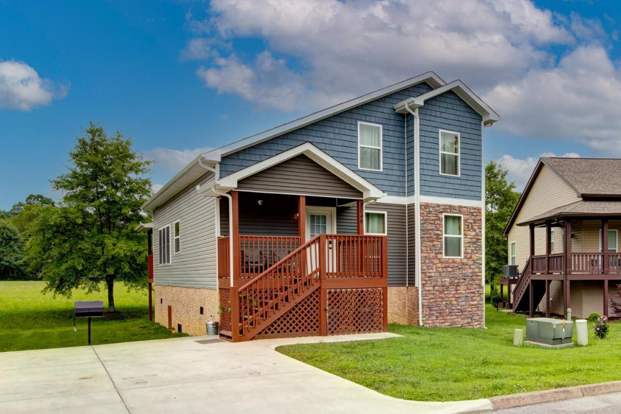 3 Master Bedrooms - Sleeps 10 - Location - Game Room - Hot Tub Pigeon Forge Exterior foto
